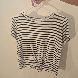 🖤Black and white🤍 striped t-shirt